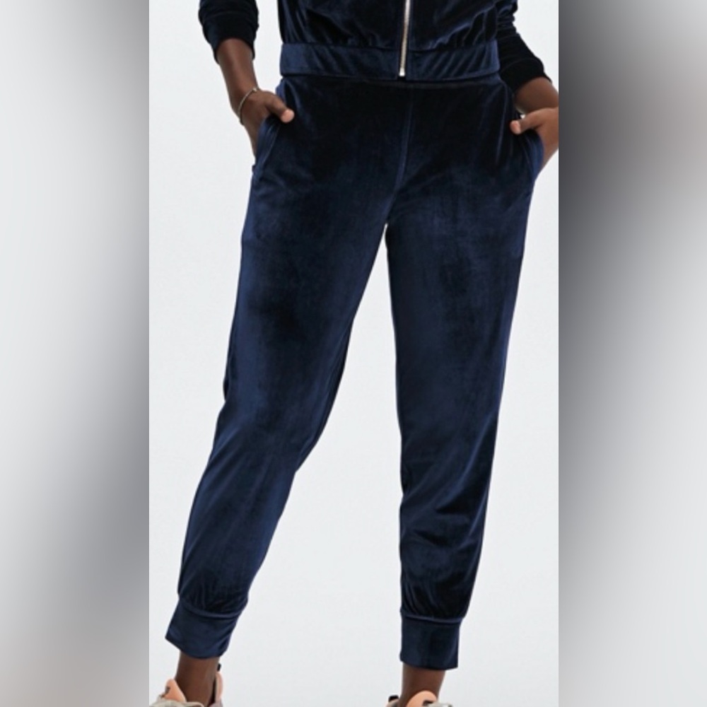Fabletics Daria Velour Jogger Navy, Large
